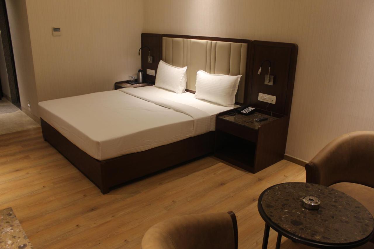 Hotel Rajhans Abhinandan Bhopal Exterior photo