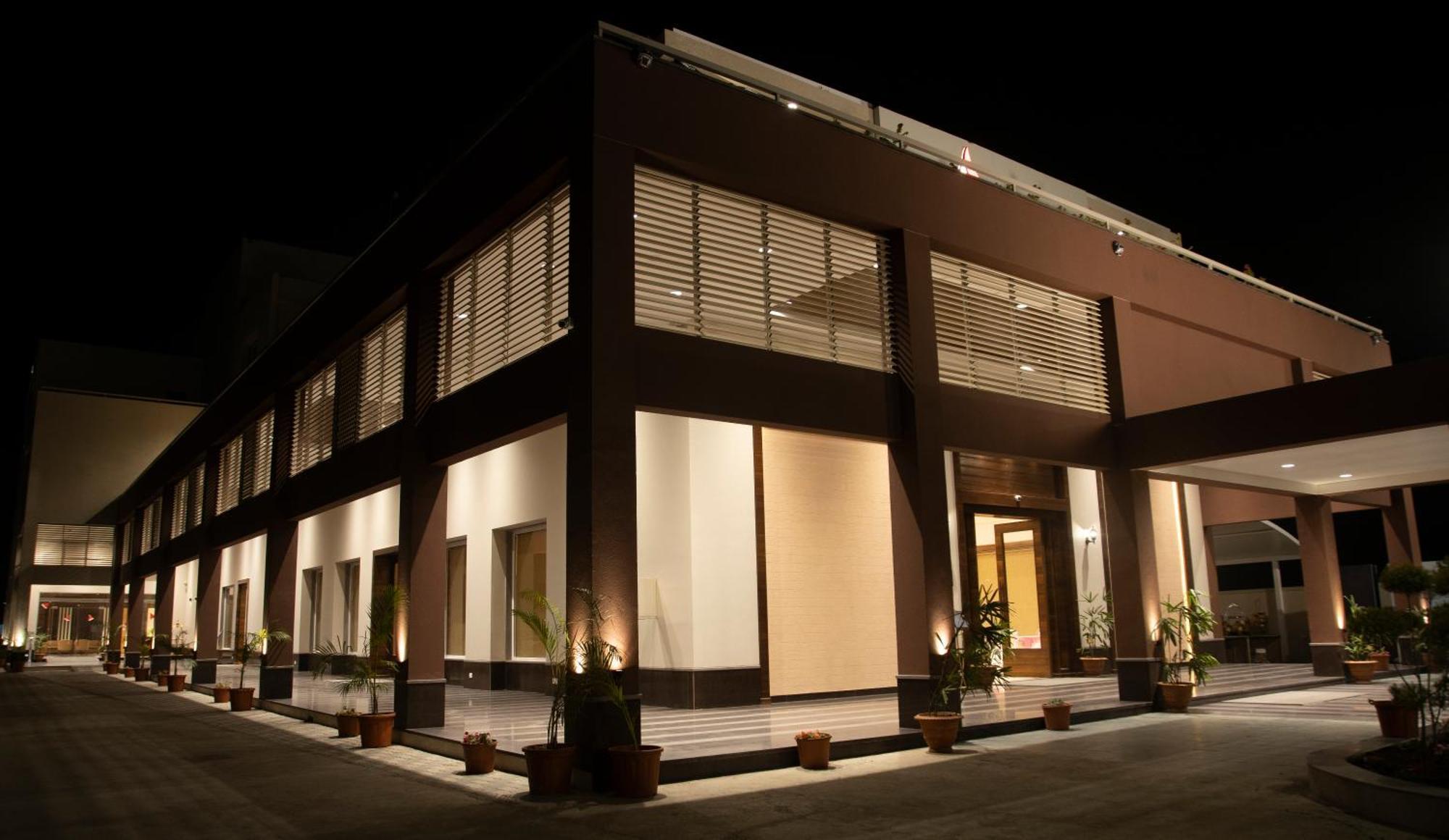 Hotel Rajhans Abhinandan Bhopal Exterior photo