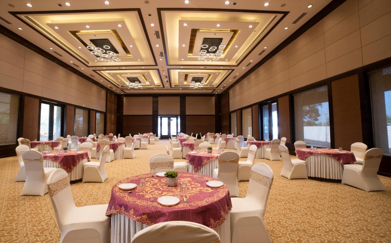 Hotel Rajhans Abhinandan Bhopal Exterior photo