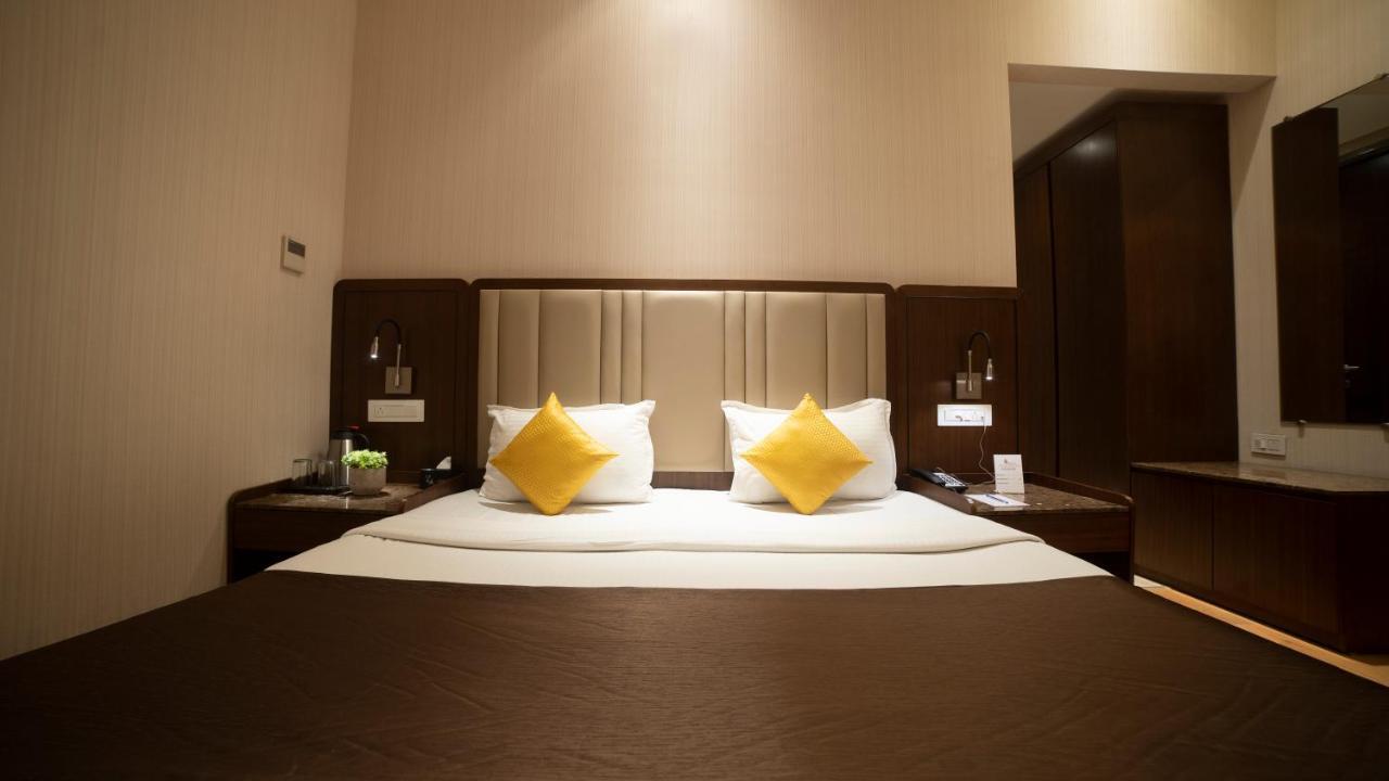 Hotel Rajhans Abhinandan Bhopal Exterior photo