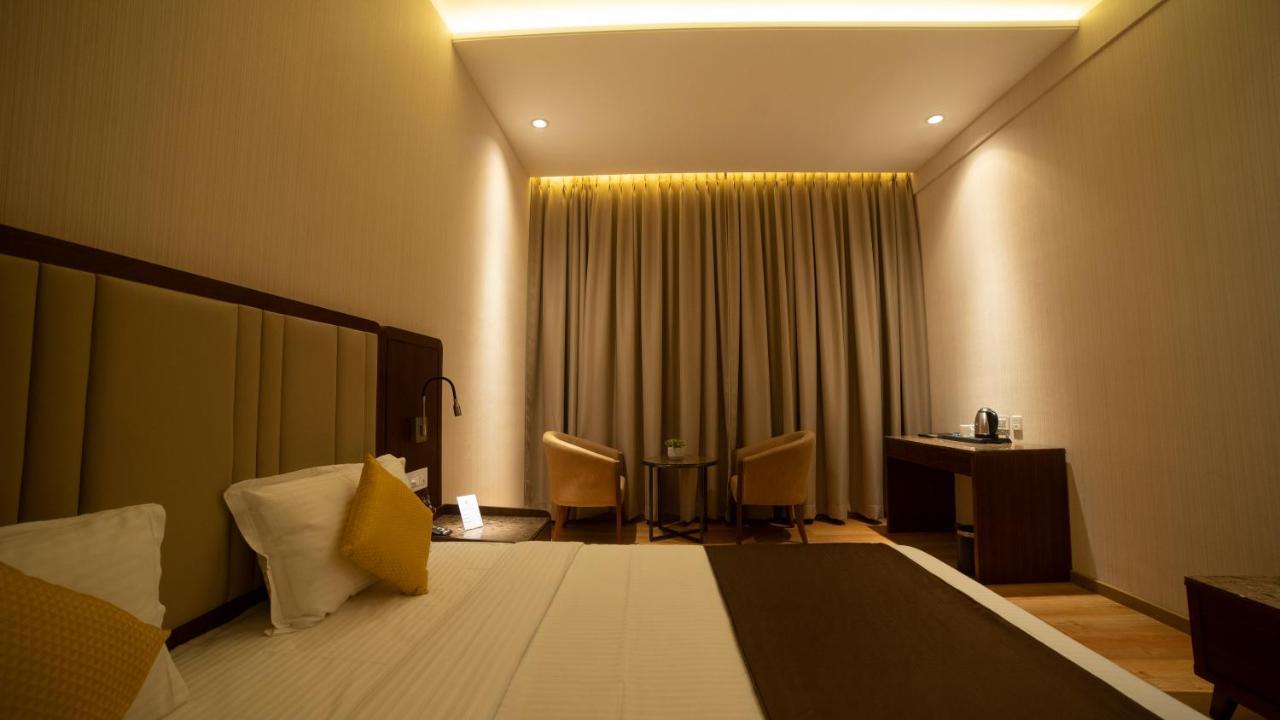 Hotel Rajhans Abhinandan Bhopal Exterior photo