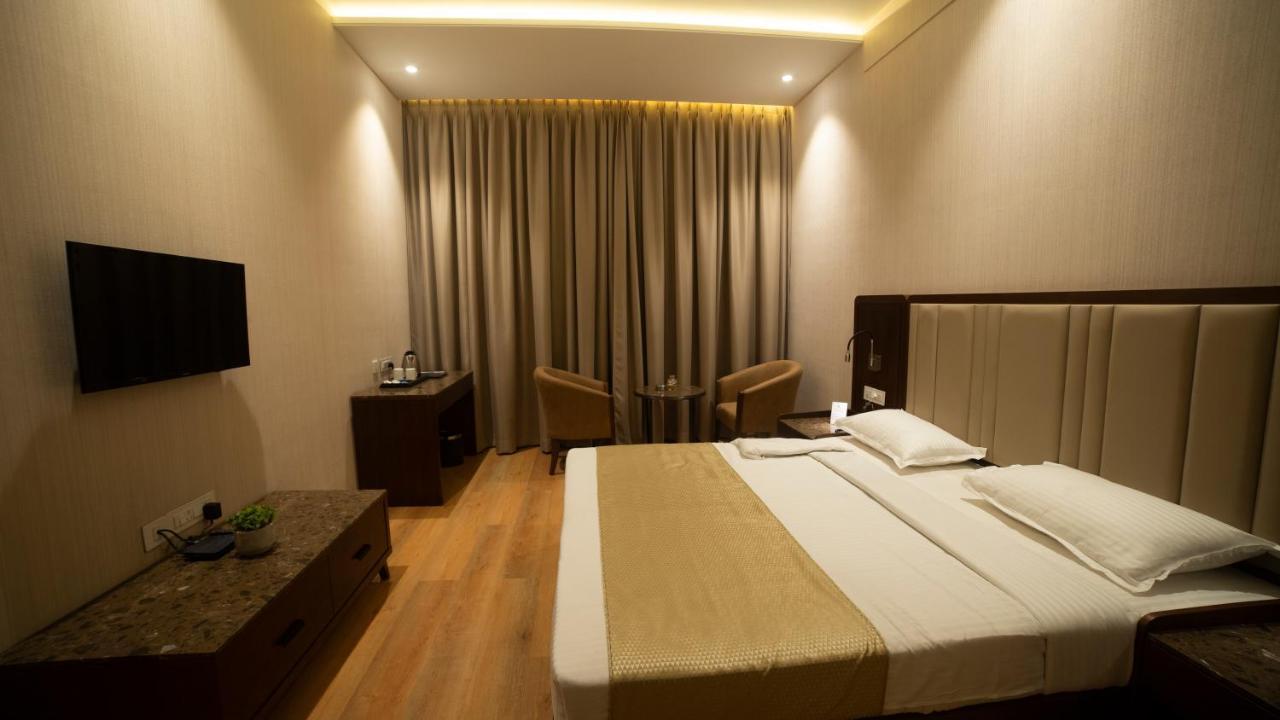 Hotel Rajhans Abhinandan Bhopal Exterior photo